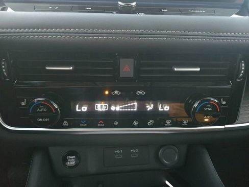 New 2026 Nissan Rogue Platinum image 4