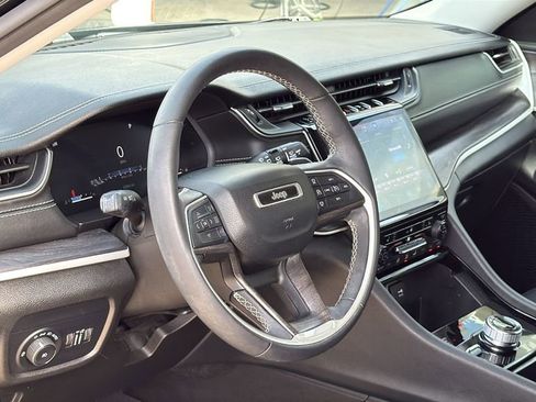 Used 2023 Jeep Grand Cherokee L Limited w/ Black Appearance Package image 9