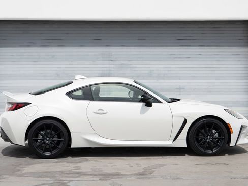 Used 2024 Toyota GR86 Premium image 4