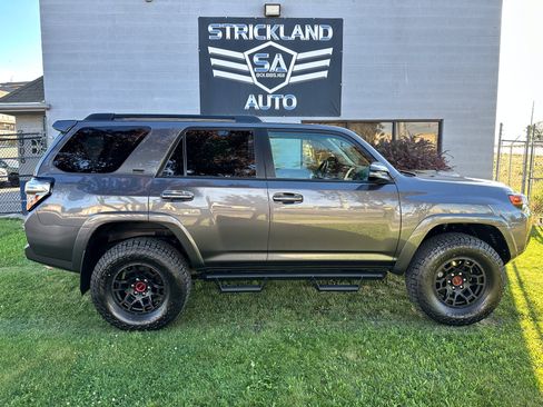 Used 2023 Toyota 4Runner SR5 Premium w/ Moonroof Package AWD/4WD image 6