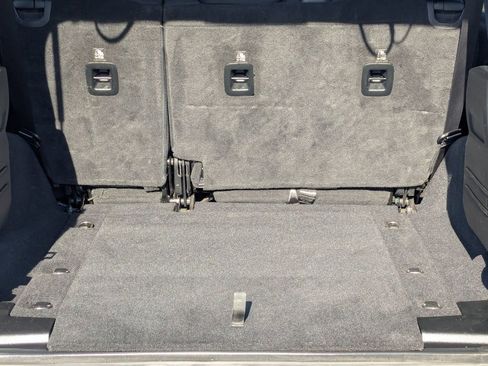 Used 2019 Jeep Wrangler Unlimited Sahara image 9