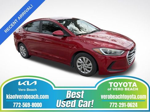 Used 2017 Hyundai Elantra SE image 1