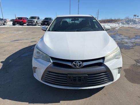 Used 2015 Toyota Camry LE image 8