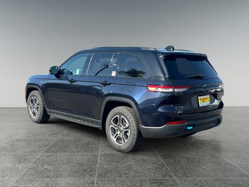 Used 2023 Jeep Grand Cherokee Trailhawk w/ Advanced Protech Group II AWD/4WD image 3