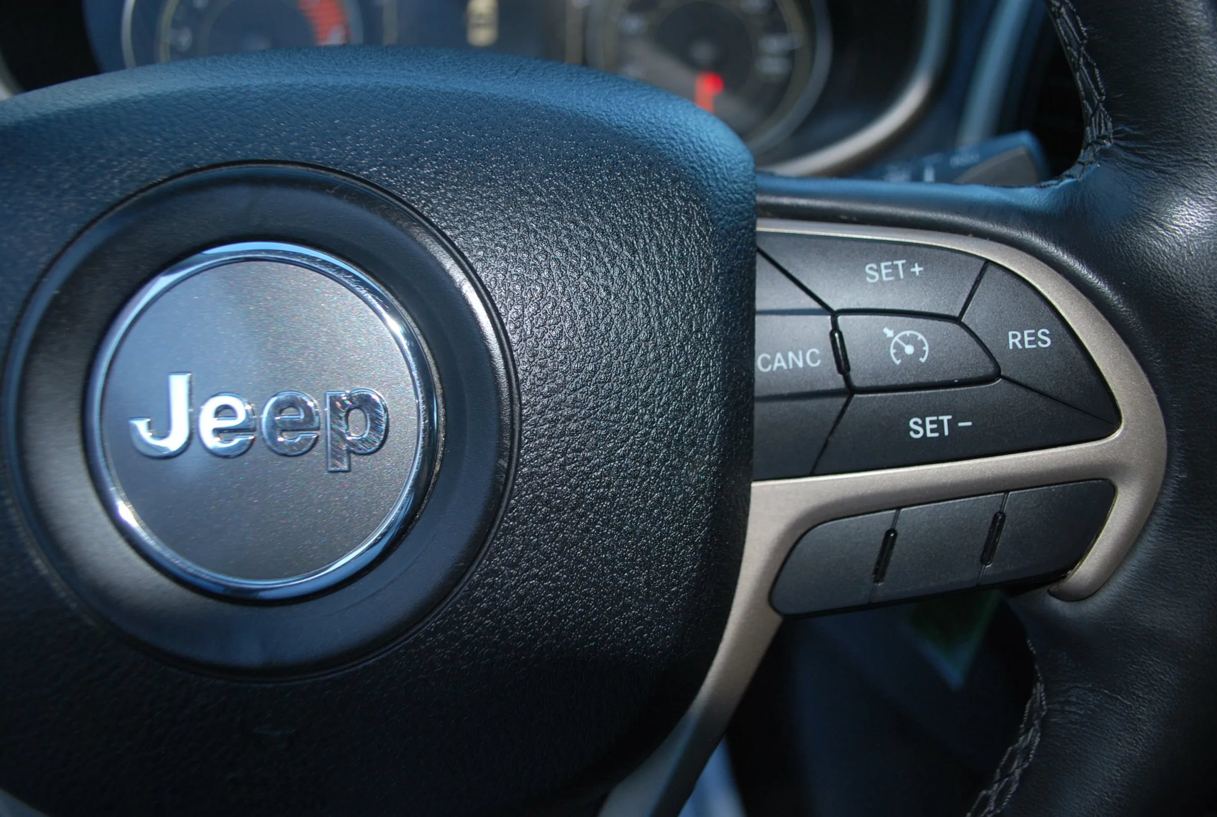Used 2016 Jeep Cherokee Latitude w/ Cold Weather Group AWD/4WD image 16