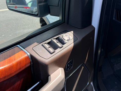 Used 2019 Ford F150 King Ranch w/ Equipment Group 601A Luxury AWD/4WD image 14