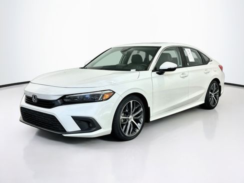 Used 2024 Honda Civic Touring image 3