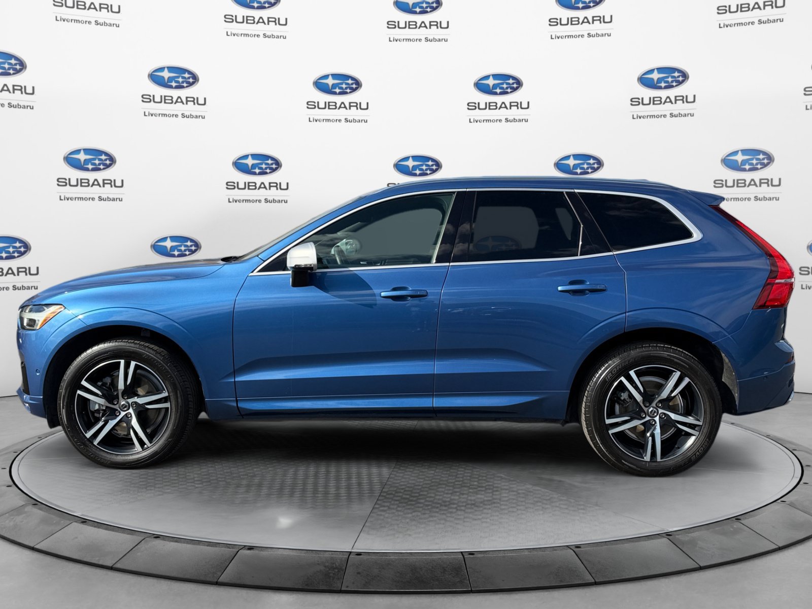 Used 2018 Volvo XC60 T6 R-Design w/ Convenience Package AWD/4WD image 3