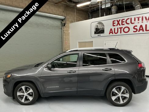 Used 2019 Jeep Cherokee Limited w/ Luxury Group image 6