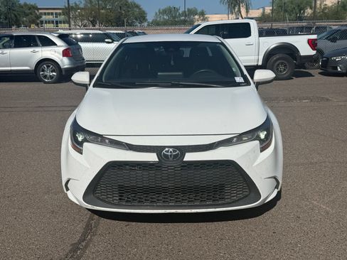 Used 2022 Toyota Corolla LE FWD image 2