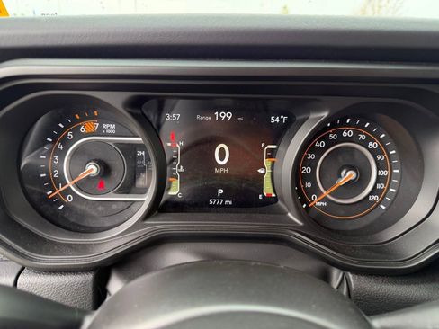 Used 2025 Jeep Wrangler Unlimited Rubicon AWD/4WD image 27