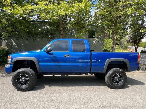 Used 2004 GMC Sierra 2500 SLT AWD/4WD image 2