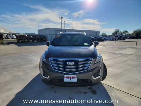 Used 2019 Cadillac XT5 FWD image 2