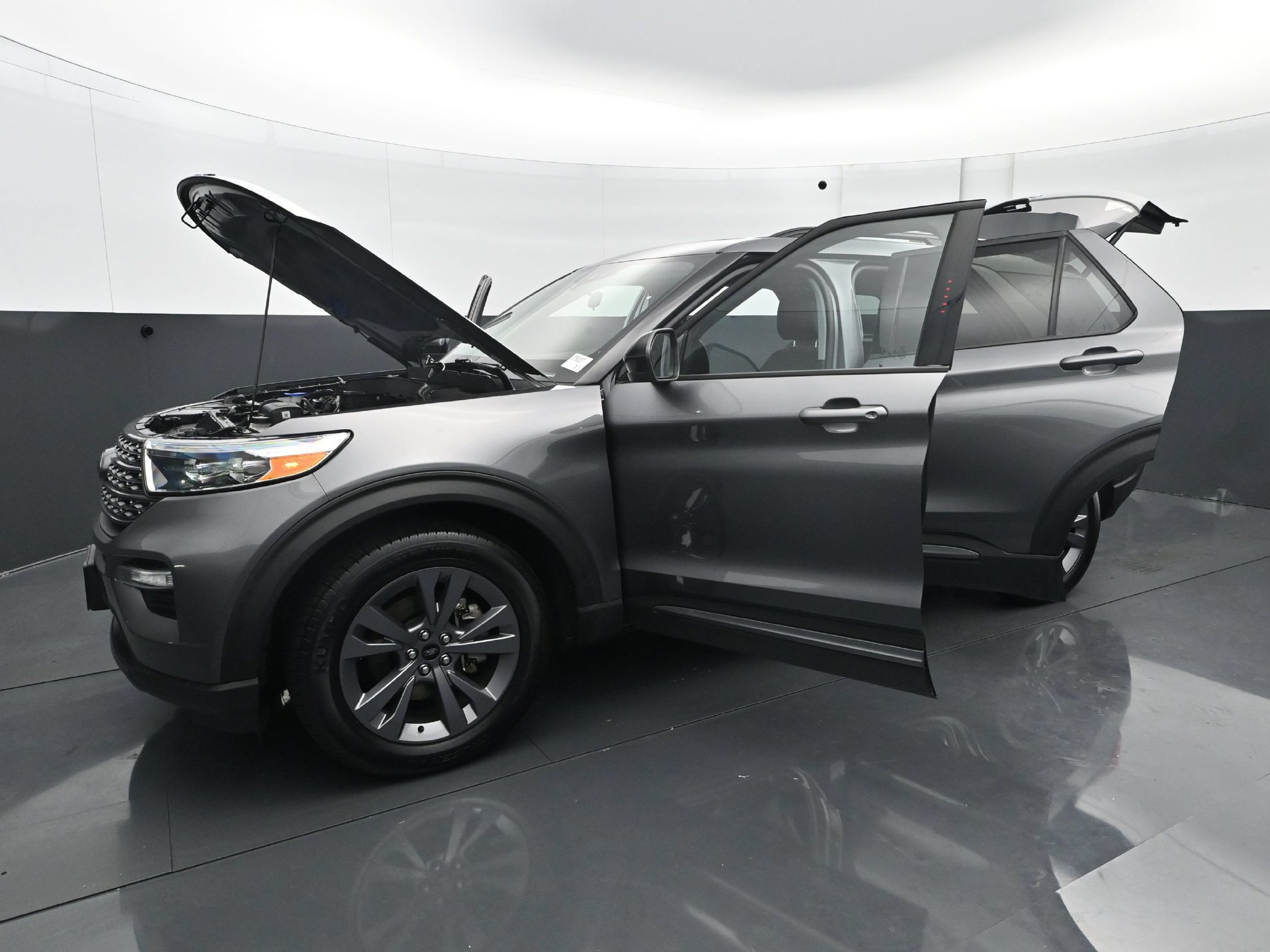 Used 2022 Ford Explorer XLT w/ Equipment Group 202A AWD/4WD image 32