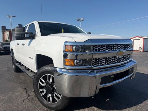 Used 2019 Chevrolet Silverado 2500 W/T AWD/4WD image 2