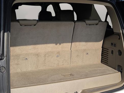 Used 2018 GMC Yukon SLT w/ Premium Edition image 8