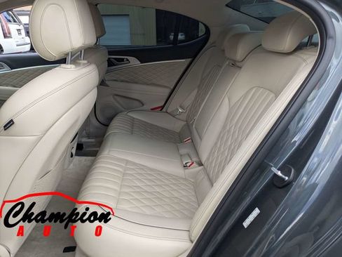 Used 2019 Genesis G70 3.3T Design RWD image 15