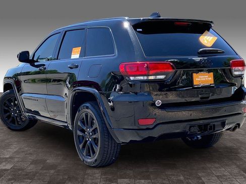 Certified 2022 Jeep Grand Cherokee Laredo X AWD/4WD image 11