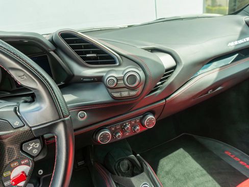 Used 2018 Ferrari 488 GTB RWD image 15