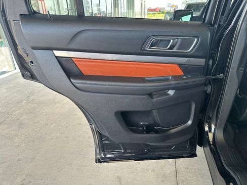 Used 2019 Ford Explorer XLT w/ Equipment Group 202A AWD/4WD image 19