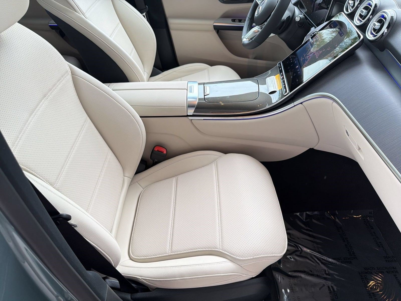 Used 2026 Mercedes-Benz GLC 300 4MATIC image 31