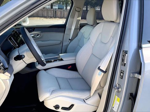 New 2026 Volvo XC90 T8 Ultra w/ Protection Package Premier image 11