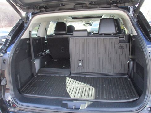 Used 2022 Toyota Highlander Platinum image 16
