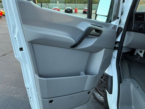 Used 2018 Mercedes-Benz Sprinter 2500 image 13