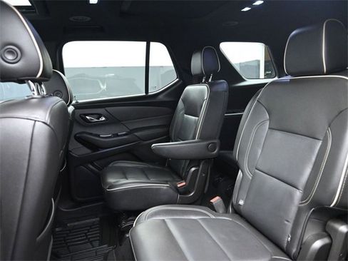 Used 2022 Chevrolet Traverse Premier image 12