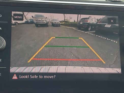 Used 2019 Volkswagen Tiguan SE image 19