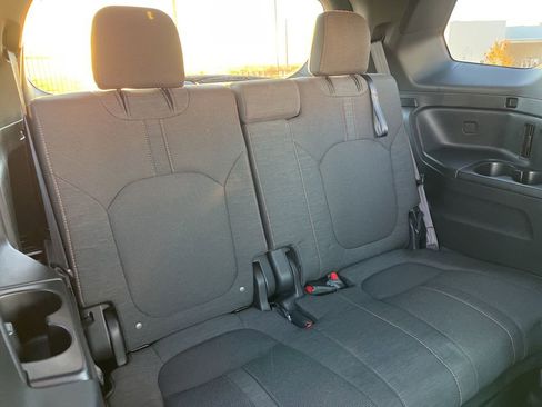 Used 2025 Honda Pilot Sport image 27