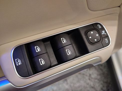 Used 2022 Mercedes-Benz GLB 250 4MATIC image 13