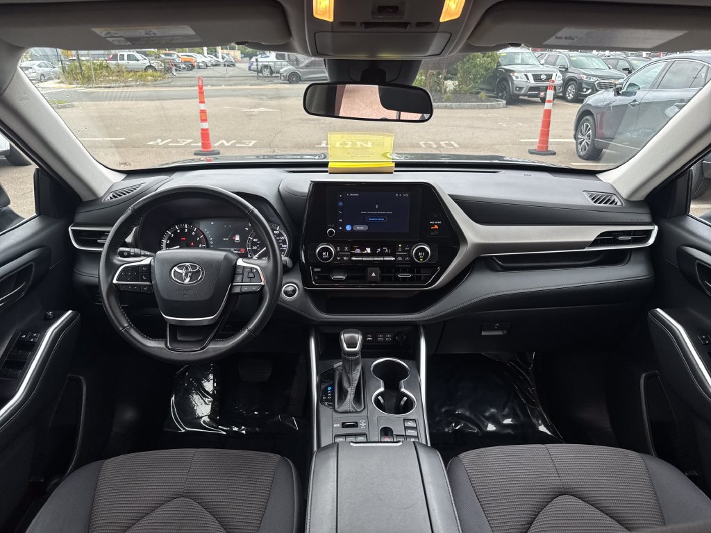 Used 2025 Toyota Highlander LE AWD/4WD image 12