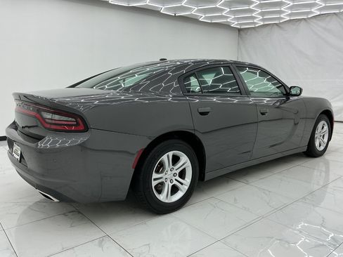 Used 2020 Dodge Charger SXT w/ Leather Interior Group RWD image 11