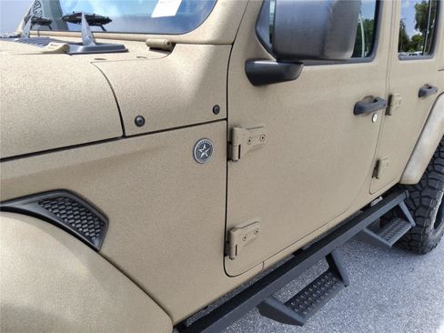 Used 2018 Jeep Wrangler Unlimited Sport S AWD/4WD image 10