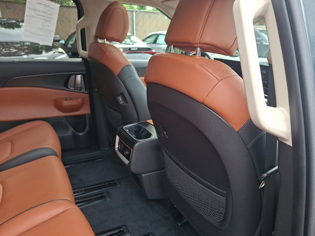 Used 2026 Kia Carnival SX w/ SX Dark Edition Package FWD image 20