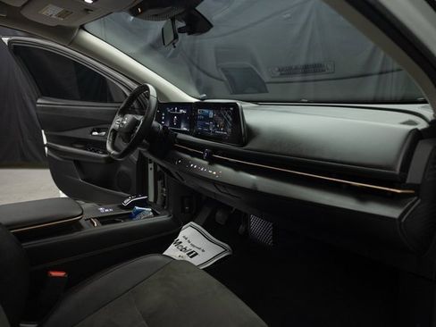 Used 2023 Nissan Ariya AWD image 10