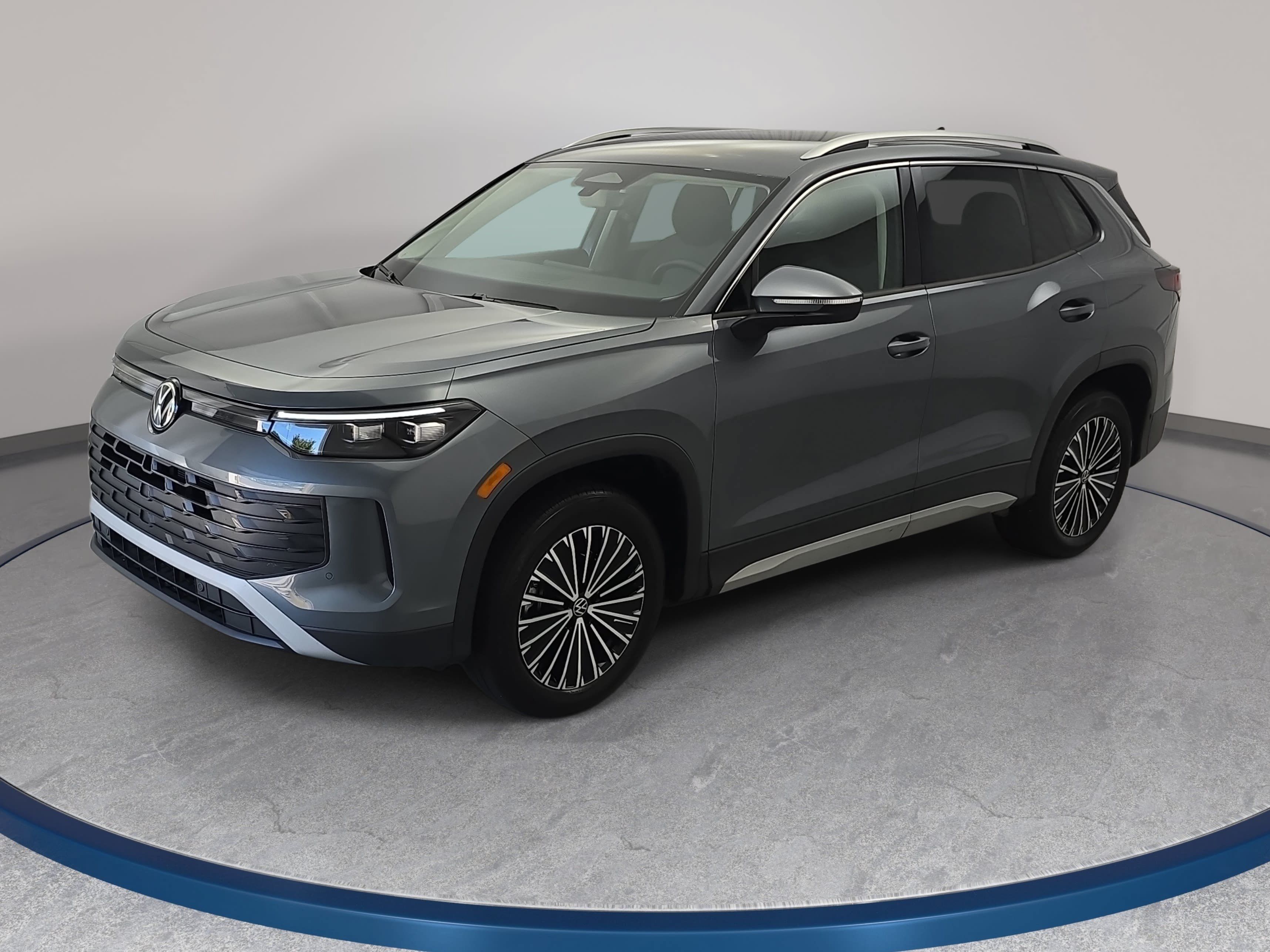 Used 2025 Volkswagen Tiguan S w/ 18" Wheel Package AWD/4WD image 1