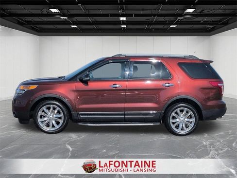 Used 2015 Ford Explorer XLT w/ Equipment Group 202A image 2
