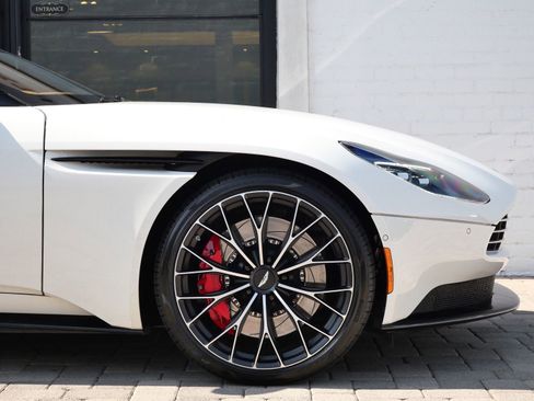 Used 2023 Aston Martin DB11 Volante RWD image 4