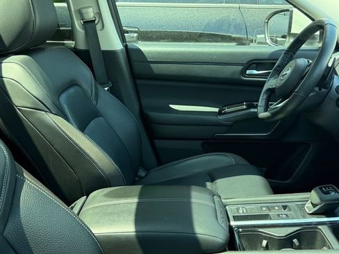 Certified 2024 Nissan Pathfinder SL w/ SL Premium Package FWD image 9