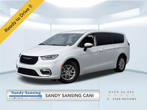 Used 2023 Chrysler Pacifica Touring-L image 1