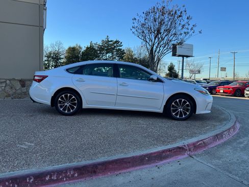 Used 2018 Toyota Avalon XLE image 7