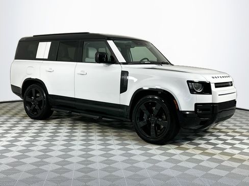 New 2026 Land Rover Defender 130 X-Dynamic SE image 3