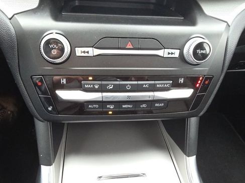 Used 2020 Ford Explorer XLT w/ Equipment Group 202A image 26