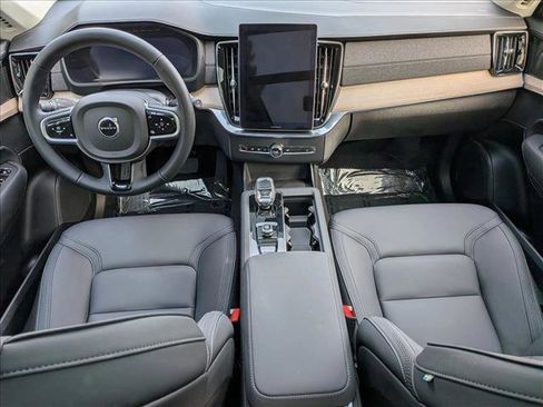 Certified 2025 Volvo XC90 B6 Plus w/ Protection Package Premier image 19