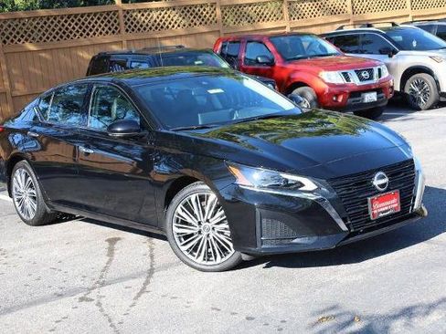 Certified 2025 Nissan Altima 2.5 SL FWD image 2