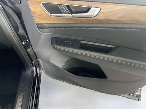 Used 2025 Volkswagen Atlas SE image 34