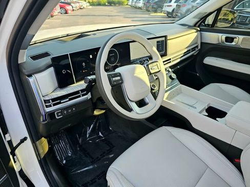Used 2025 Hyundai Santa Fe Calligraphy AWD/4WD image 16