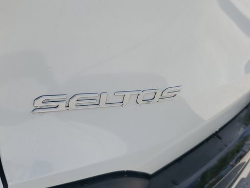 Used 2024 Kia Seltos EX image 30